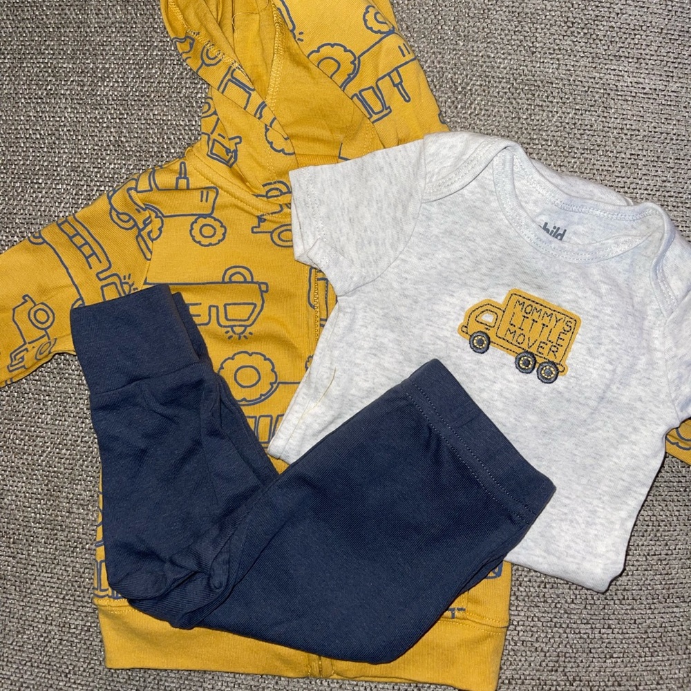Grey and Yellow “Mommy’s Little Mover” set